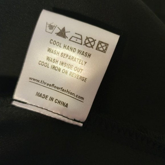 Black Mini Dress Deep V Scalloped Ruffled Edge Size 12 Jj3397 - Picture 7 of 9